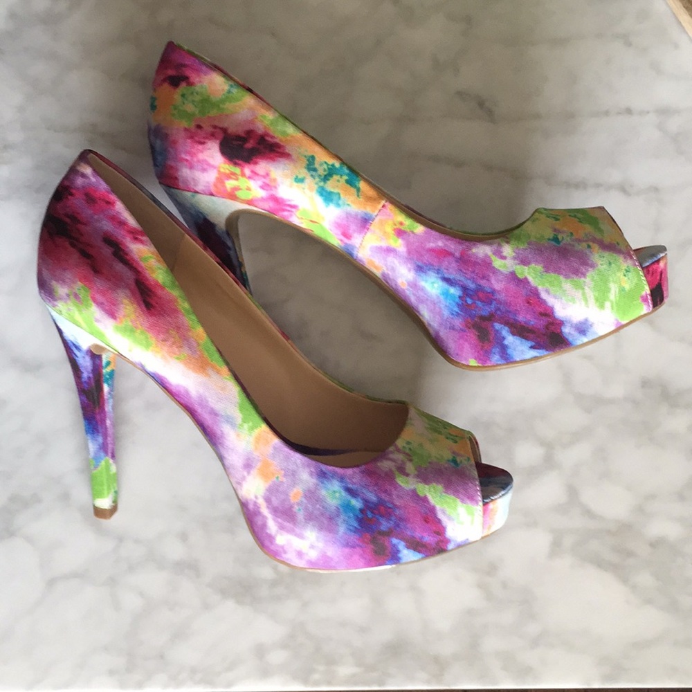 Guess NIB Watercolor Platform Heels